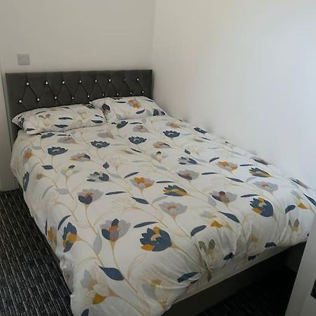 Modern 1 Bed Apartment In Salford مانشستر المظهر الخارجي الصورة