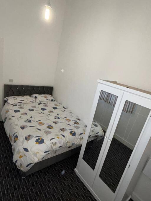 Modern 1 Bed Apartment In Salford مانشستر المظهر الخارجي الصورة