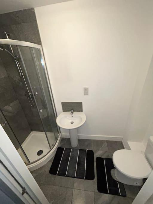 Modern 1 Bed Apartment In Salford مانشستر المظهر الخارجي الصورة
