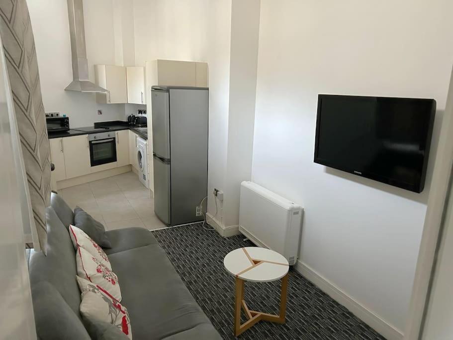 Modern 1 Bed Apartment In Salford مانشستر المظهر الخارجي الصورة